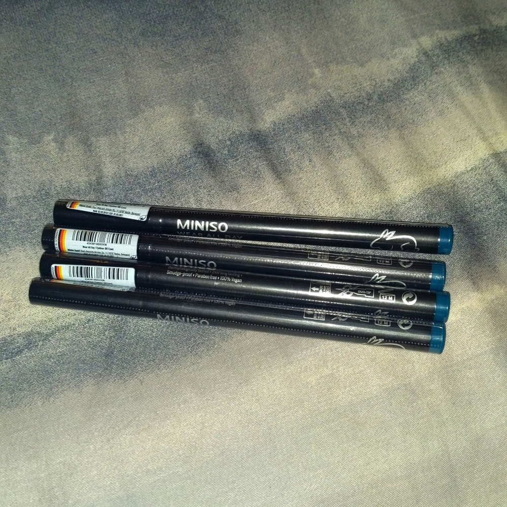 Miniso wear all day eyeliner in Cyan